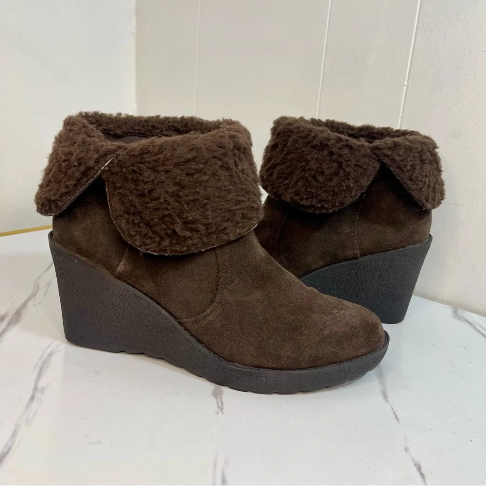 Kelly & Katie Dark Brown Sued Lined Fold Down Wedge Ankle Boots Size 7.5